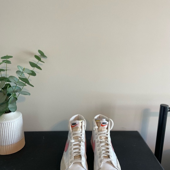 Nike sneakers - Picture 1 of 3